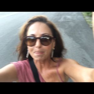 Meet your Posher, Joan